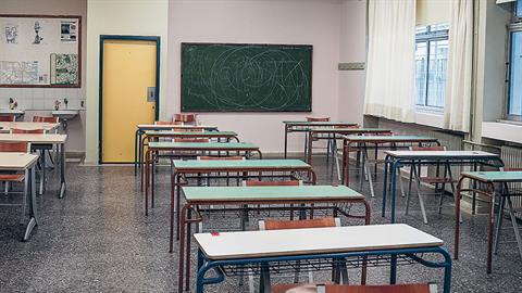 Μαθητής άναψε πυρσό και τον πέταξε μέσα σε σχολική τάξη ενώ γινόταν μάθημα